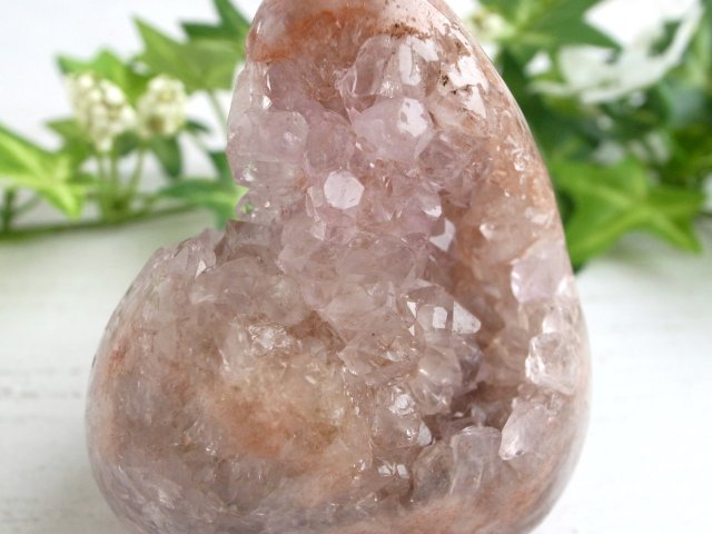 ピンク色の紫水晶 ピンクアメジスト クラスター原石 重さ154g ピンクアメジストが放つ温かな癒しの波動 ハートに静かに響く 優しい調べ 2月誕生石 一点物