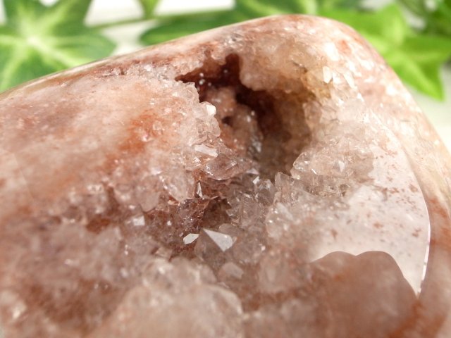 ピンク色の紫水晶 ピンクアメジスト クラスター原石 重さ122g ピンクアメジストが放つ温かな癒しの波動 ハートに静かに響く 優しい調べ 2月誕生石 一点物