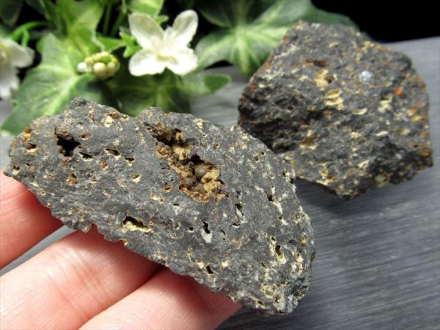 希少 国産原石 菱鉄鉱 シデライト 母岩付き 原石 1個売り 重さ約30g