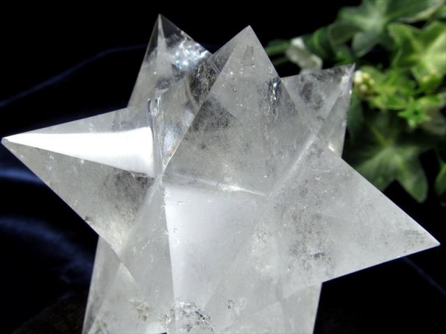 超希少レムリアンシード贅沢使用 水晶 アステロイド 小星型12面体 置物 最大幅約74mm 重さ173g 五芒星と六芒星と正十二面体を兼ね備える 精神と肉体の調整に