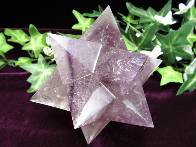 虹入り アメジストファントム 紫水晶 アステロイド 小星型12面体 置物 最大幅約10.3cm 重さ約486g 最高の形状 五芒星と六芒星と正十二面体を兼ね備える