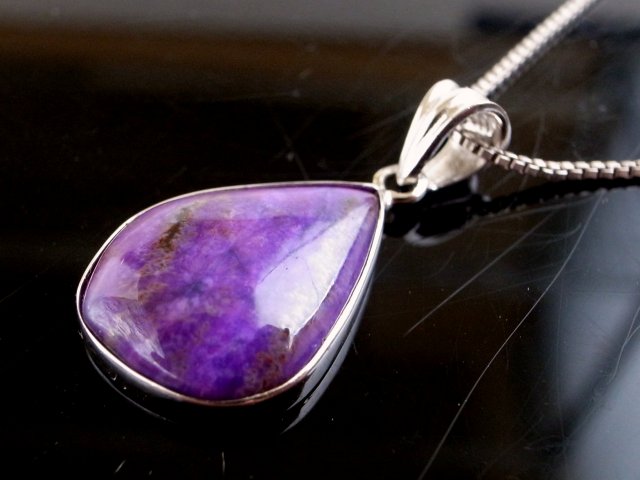 店頭展示中 5A スギライト ペンダントトップ 重さ約2.3グラム 超人気入荷 極上天然石 一点もの パワーストーン 南アフリカ産