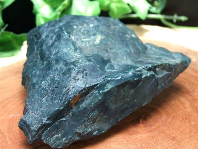 高品質 濃い緑 出雲石 碧玉 原石 深緑タイプ 117g 幅83mm 大地のパワーを感じる石 ジャスパー 碧玉 島根県 松江市 玉湯町 玉造 花仙山 産