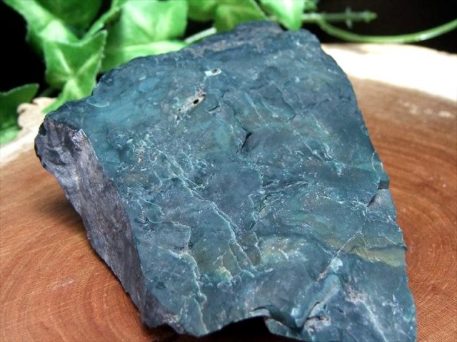 高品質 濃い緑 出雲石 碧玉 原石 深緑タイプ 117g 幅83mm 大地のパワー