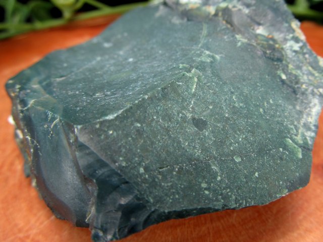 高品質 濃い緑 出雲石 碧玉 原石 深緑タイプ 112g 幅65mm 大地のパワー