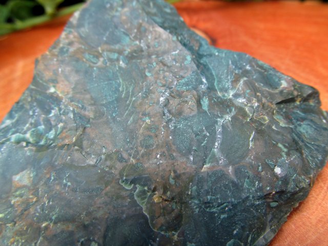 高品質 濃い緑 出雲石 碧玉 原石 深緑タイプ 67g 幅78mm 大地のパワー