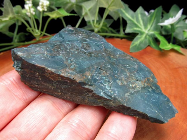 高品質 濃い緑 出雲石 碧玉 原石 深緑タイプ 67g 幅78mm 大地のパワー
