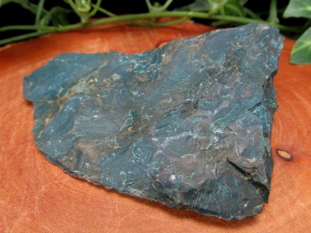 高品質 濃い緑 出雲石 碧玉 原石 深緑タイプ 67g 幅78mm 大地のパワーを感じる石 ジャスパー 碧玉 島根県 松江市 玉湯町 玉造 花仙山 産