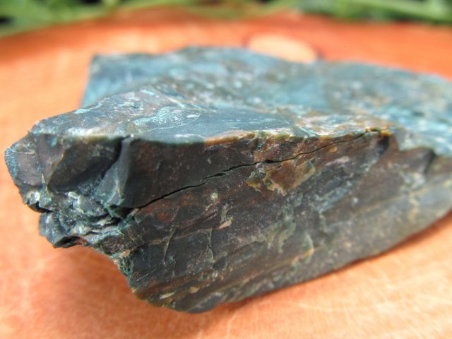 高品質 濃い緑 出雲石 碧玉 原石 深緑タイプ 67g 幅78mm 大地のパワー