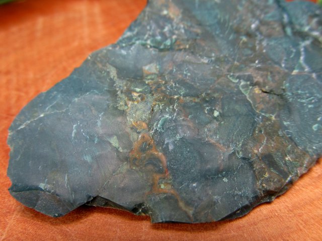 高品質 濃い緑 出雲石 碧玉 原石 深緑タイプ 67g 幅78mm 大地のパワー