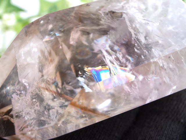 ブラックライトで蛍光 パウエライト ファントム アメジスト ポリッシュ