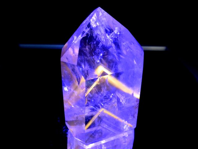 ブラックライトで蛍光 パウエライト ファントム アメジスト ポリッシュ ポイント 置物 高さ約54mm 重さ約74g 虹入り ポリッシュ ファントム 紫水晶