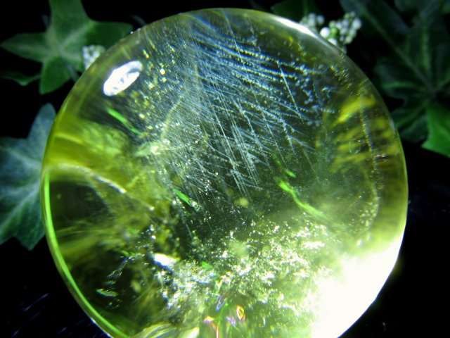 くっきりエンジェルラダー・虹入り 5A 超透明 天翔ける シトリン 丸玉 台座付き 直径約47mm 重さ144g 金運 財運 幸運 お守りにも 一点もの ブラジル産