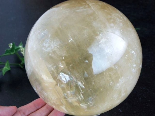 迫力の特大玉・虹入り 別格4A ゴールデン カルサイト 丸玉 台座付 直径149mm 重さ4764g 繁栄と成功の象徴 丸玉置物 一点もの メキシコ産