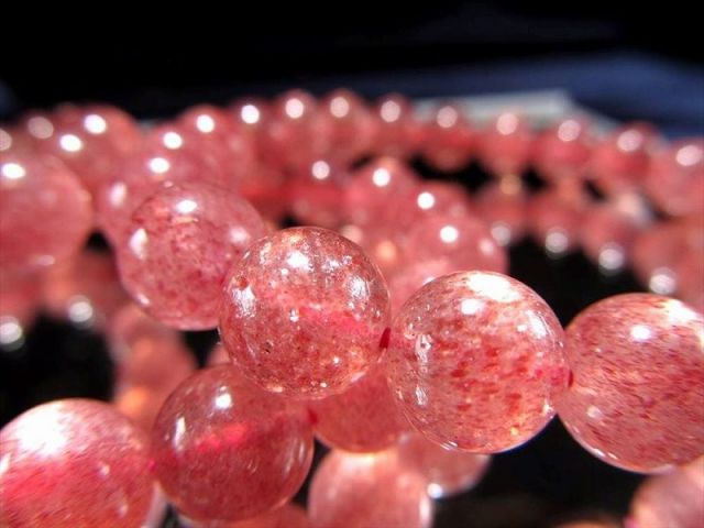 3A ピンクエピドート・シスト ブレスレット 10.5mm-11mm×18珠前後 キラキラ たっぷりインクルージョン 別名 アフリカンストロベリー 濃厚ピンク タンザニア産