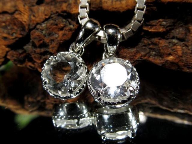 数量限定 ペタライト 葉長石 ラウンド ペンダントトップ 石サイズ縦約7.5mm×7.5mm 約6.7ct 1個売り 超透明宝石質 天使の石 ネガティブなエネルギーを浄化