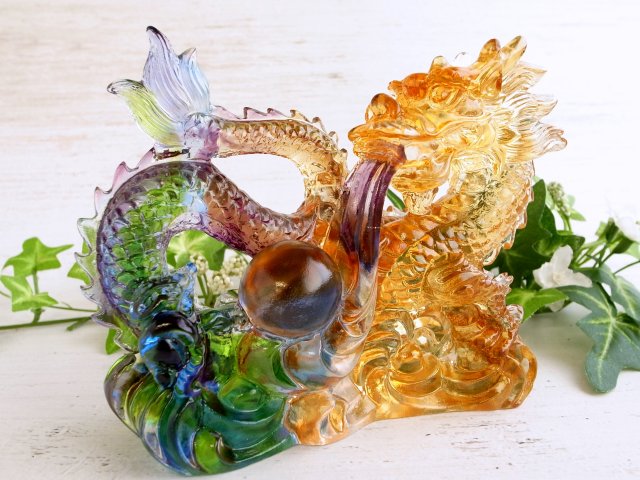 玉持ち龍神 瑠璃製 レインボーカラーの龍置物 横幅約140mm 重さ756g 大吉開運 1点物 インテリアやお部屋のアクセントに