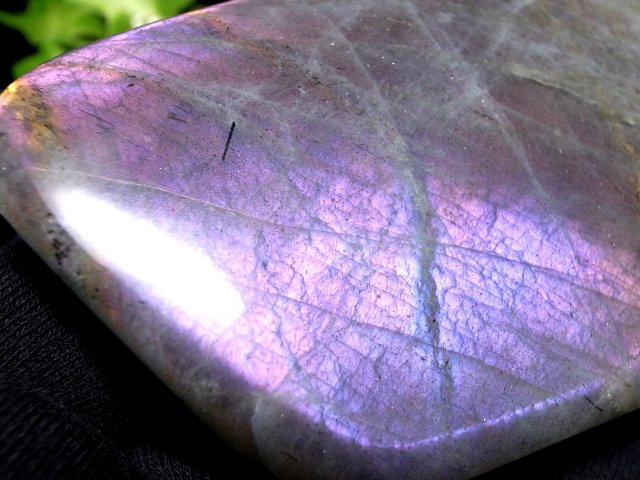 激レア パープルシラー パープルシラー ラブラドライト 磨き原石 重さ250g 鮮やかシラー 信念を貫く力 極上天然石 月や太陽を象徴する石 一点もの