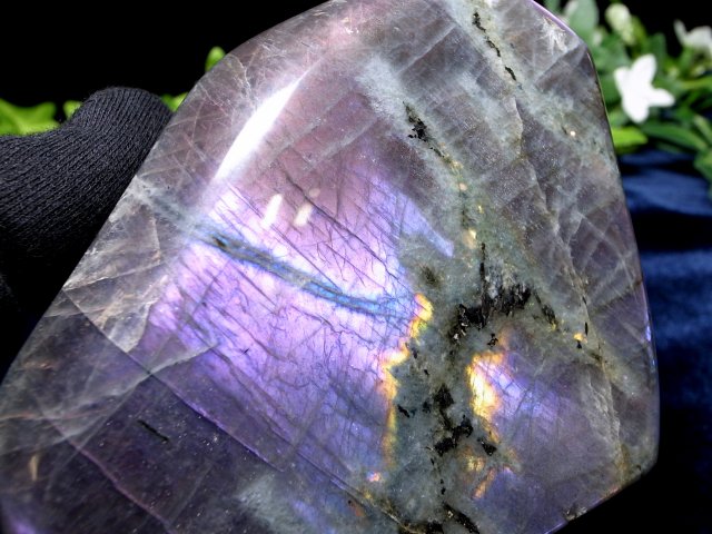 激レア パープルシラー パープルシラー ラブラドライト 磨き原石 重さ685g 鮮やかシラー 信念を貫く力 極上天然石 月や太陽を象徴する石 一点もの