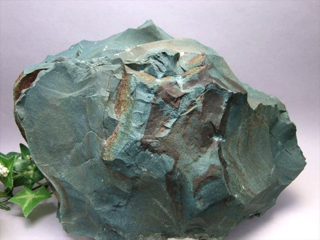 大特価 特大 出雲石 碧玉 原石 2344g 幅180mm 大地のパワーを感じる石