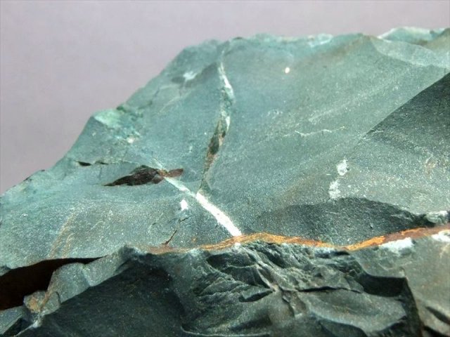 大特価 特大 出雲石 碧玉 原石 2344g 幅180mm 大地のパワーを感じる石