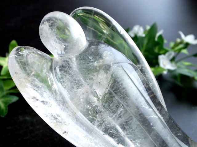 虹入り 天然水晶 エンジェル彫り 長さ 98mm 重さ 191g 天使クリスタル インテリアに 風水グッズ 置物 ブラジル産