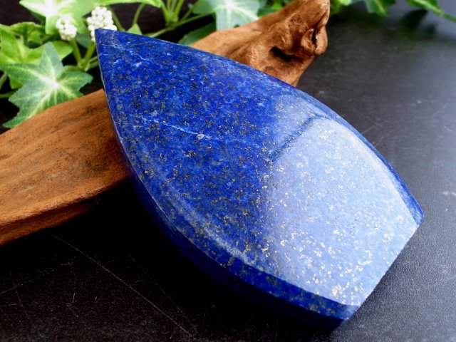 ラピスラズリ ドロップ型 置物 重さ192g つやつや光沢のある紺色 幸運を呼び寄せる アフガニスタン産