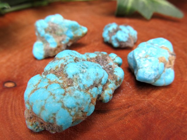 美しいゴールド模様 ソノランゴールドターコイズ原石4個セット 最大幅約15mm-35mm 約17.4g 超希少 ナチュラルなラフ原石 歴史の古い鉱山 12月の誕生石 1点物