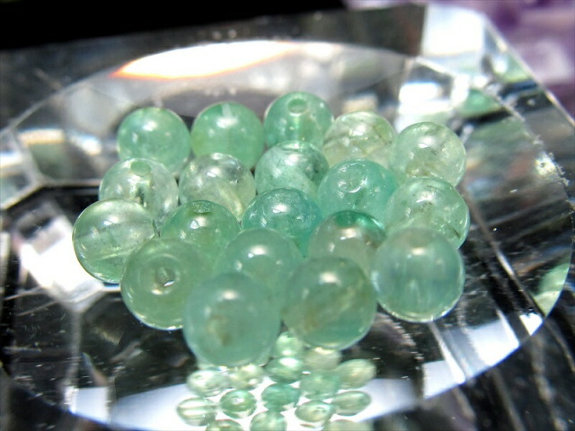 ☆トップグレードエメラルド 6.5ミリ珠 ブレスレット②(SA+) 高品質