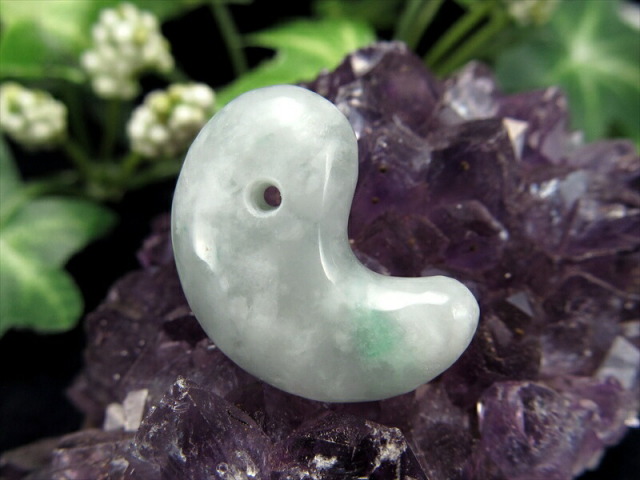 糸魚川翡翠 勾玉 硬玉・まがたま 石サイズ約21.5mm 重さ4.2g 世界最古