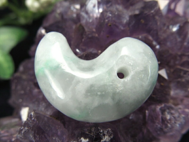 糸魚川翡翠 勾玉 硬玉・まがたま 石サイズ約21.5mm 重さ4.2g 世界最古