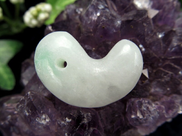 糸魚川翡翠 勾玉 硬玉・まがたま 石サイズ約22mm 重さ4.2g 世界最古の翡翠 糸魚川翡翠 日本の国石 5月の誕生石 専用桐箱付 極上1点物 安心の原産地証明書付属