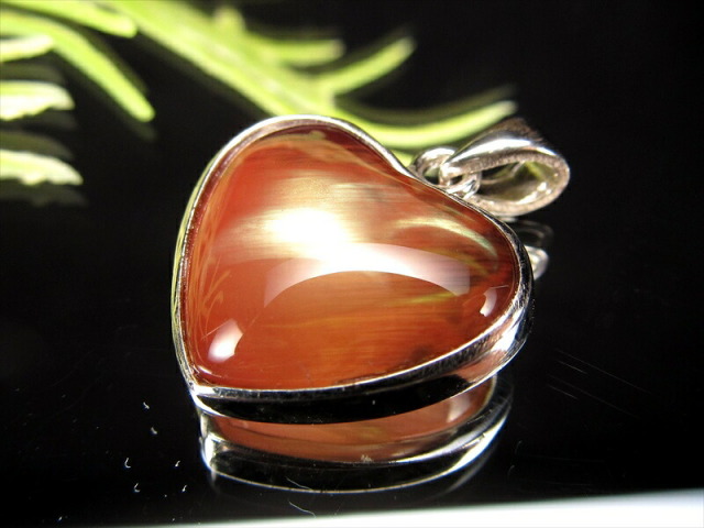 店頭展示中 アンデシン 枠あり ハート型 ペンダントトップ 幅約16mm×17mm 重さ2.8g 超透明 極上カラーチェンジアンデシン silver925 中性長石 チベット産