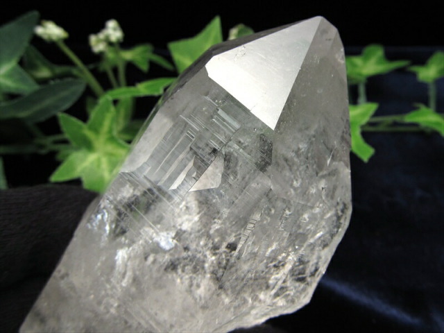 ギャランティーカード付 ガネーシュヒマール産 水晶 原石 最大幅約93mm 重量約200g 神に最も近い場所で採掘される特別な水晶 ネパール・ガネーシュヒマール産