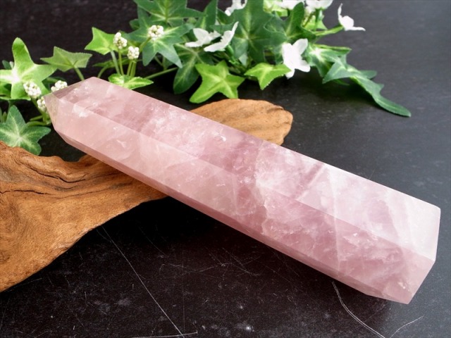 虹入り ディープ ローズクォーツ ポイント 巨大 六角柱 高さ163mm 重さ323g 濃いピンクの紅水晶ポイント ローズクォーツ 一点物 マダガスカル産
