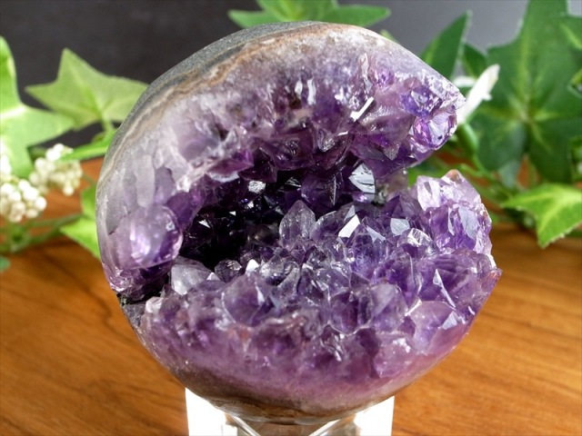 レアな笑口のアメジスト アメジスト 笑口 紫水晶 丸玉 台座付 直径 51mm 重さ 137g 透明 愛の守護石 癒しと安らぎの石 一点もの ブラジル産