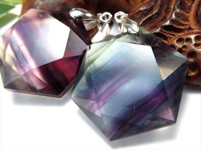 マルチカラーフローライト 蛍石 六芒星カットペンダントトップ 1個売り 石サイズ縦約31mm前後 Silver925 無邪気な発想や思考力を高めてくれる石 アメリカ産