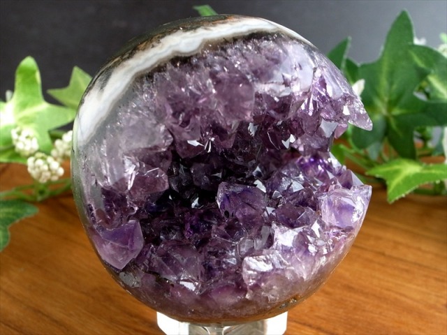 レアな笑口のアメジスト アメジスト 笑口 紫水晶 丸玉 台座付 直径 61mm 重さ 255g 透明 愛の守護石 癒しと安らぎの石 一点もの ブラジル産