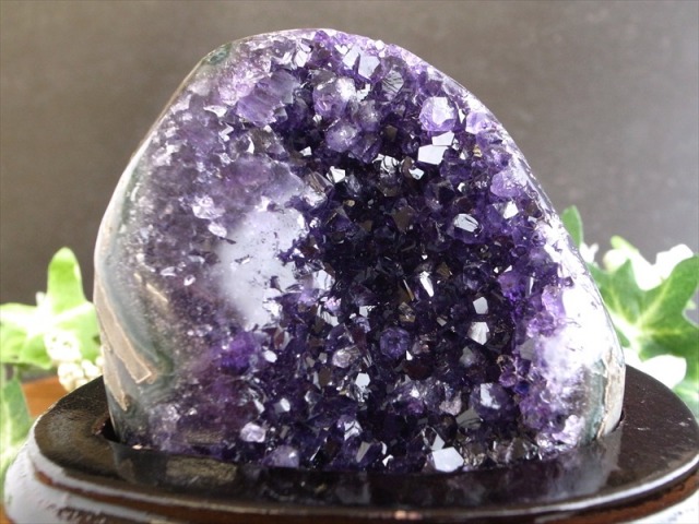 5A アメジスト クラスター スタンドタイプ 台座込みの高さ106mm 重さ430g 愛の守護石 紫水晶 専用木製台座付 1点物 ウルグアイ産