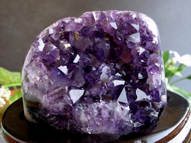 5A アメジスト クラスター スタンドタイプ 台座込みの高さ85mm 重さ328g 愛の守護石 紫水晶 専用木製台座付 1点物 ウルグアイ産