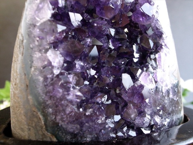 5A アメジスト クラスター スタンドタイプ 台座込みの高さ125mm 重さ559g 愛の守護石 紫水晶 専用木製台座付 1点物 ウルグアイ産