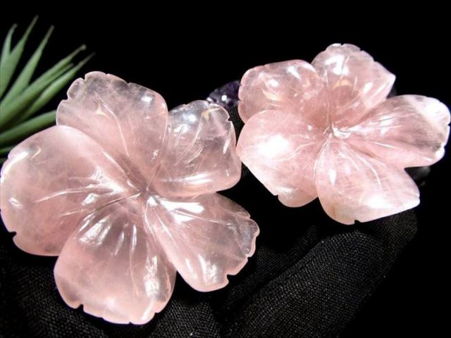 春の訪れ 桜モチーフ Lサイズ ローズクォーツ 紅石英 桜彫刻置物 最大幅約5cm-5.5cm 恋愛・愛情運を象徴するストーン インテリアやお守りとしても ブラジル産