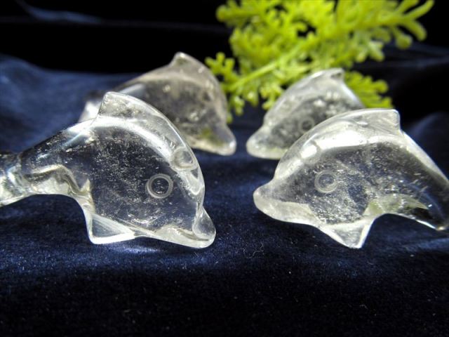 天然石水晶のイルカ　置物　彫物NO.120405 天然水晶 ドルフィン 彫刻置物 縦約3cm 横約1cm 1個売り 幸運を