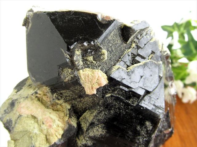 天然の黒光り 天然 黒水晶 モリオン クラスター原石 重さ510g 最大幅約117mm 大自然の力強さを感じる漆黒の水晶 どっしりとした太め結晶