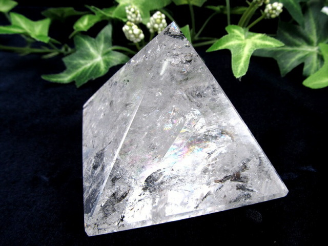 店頭展示中 5A 激レア・虹入り レムリアン水晶 ピラミッド置物 高さ約48mm 重さ214.5g ギャランティーカード付 古代の叡智を封じ込めた水晶