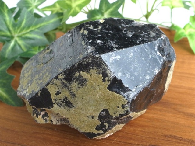 天然の黒光り 天然 黒水晶 モリオン クラスター原石 重さ356g 最大幅約90mm 大自然の力強さを感じる漆黒の水晶 どっしりとした太め結晶