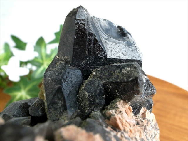 天然の黒光り 天然 黒水晶 モリオン クラスター原石 重さ430g 最大幅約93mm 大自然の力強さを感じる漆黒の水晶 どっしりとした太め結晶