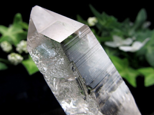 謎多き美麗クリスタル ゼッカ産 水晶単結晶 ギャランティーカード付き 最大幅約71mm 重さ80g 氷のように美しい水晶 純粋と浄化を象徴する石 一点もの