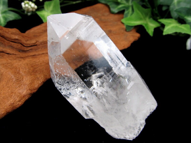 謎多き美麗クリスタル ゼッカ産 水晶単結晶 ギャランティーカード付き 最大幅約73mm 重さ132.5g 氷のように美しい水晶 純粋と浄化を象徴する石 一点もの