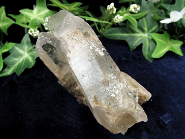 ヒマラヤ山脈の最高品質水晶 マニハール産 水晶クラスター 最大幅 約78mm 重さ 約121g 厳選1点物 クル地区・マニハール産